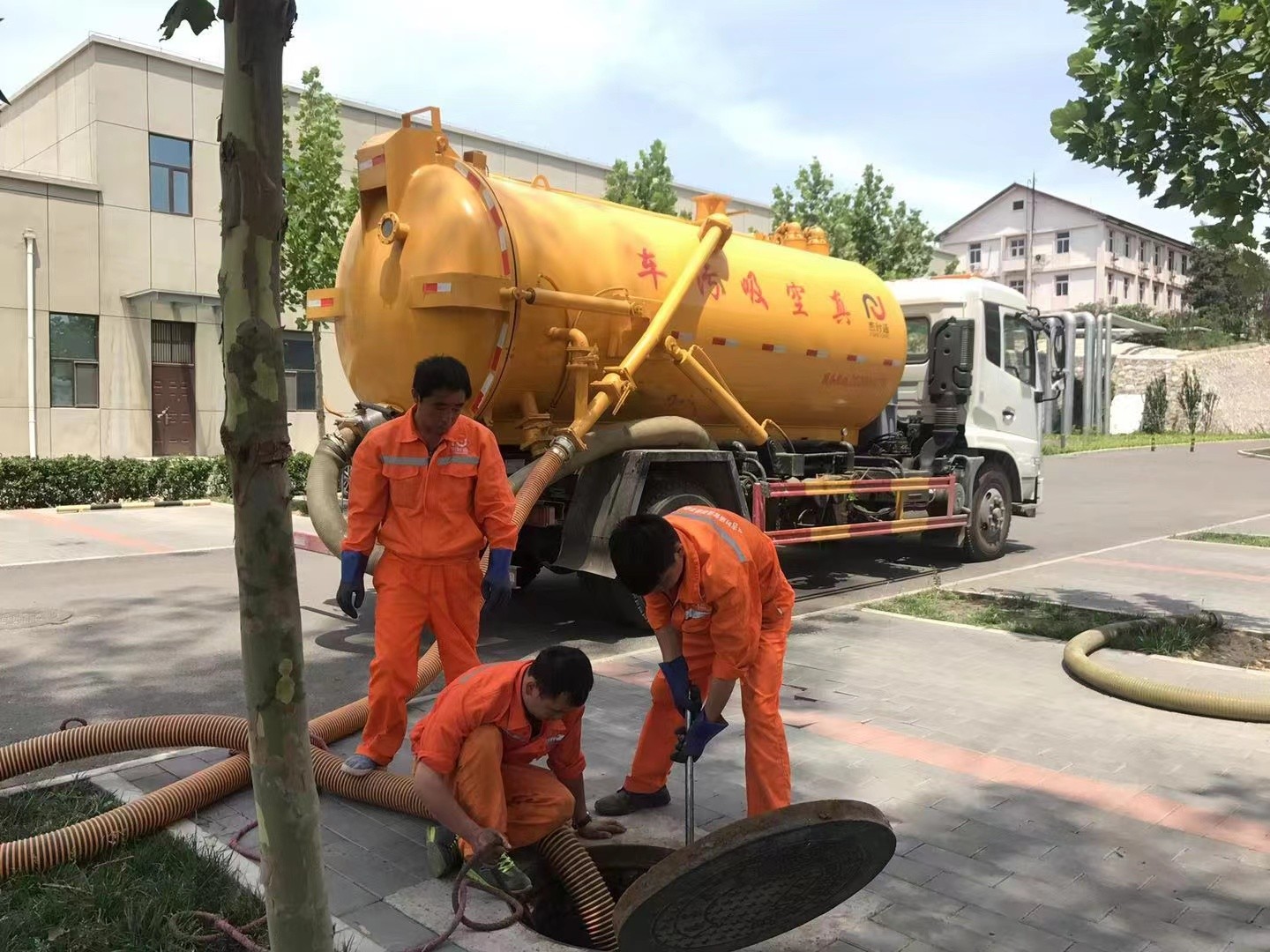 民众镇化粪池清理与5-8吨吸粪车施工效率分析